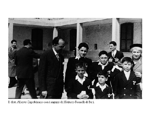 Alberto Capobianco con i ragazzi dell'Istituto Fornelli di Bari